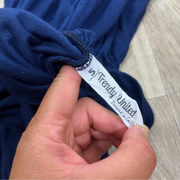 Trendy united navy blue maxi skirt with pockets size small - Picture 3 of 5